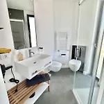 Private Front With Garden And Garage אנטיב