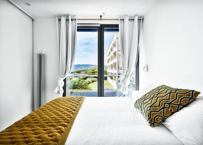 Private Front With Garden And Garage Βίλα *