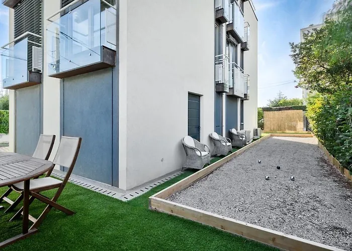 Private Front With Garden And Garage Αντίμπ