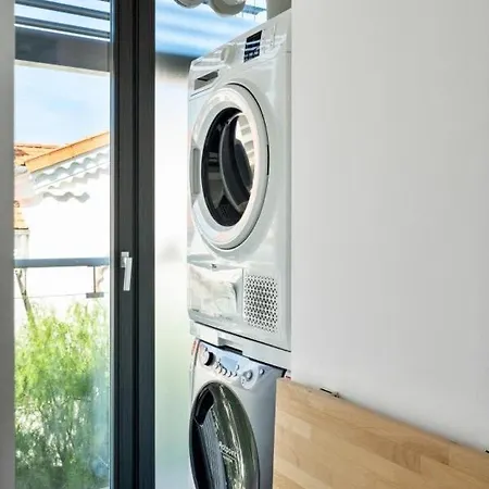 Private Front With Garden And Garage וילה אנטיב