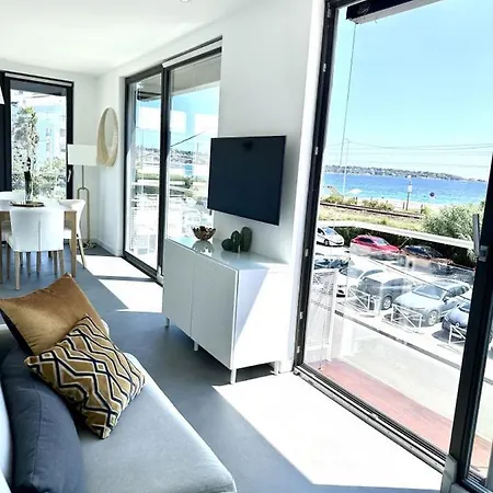 Private Front With Garden And Garage וילה *