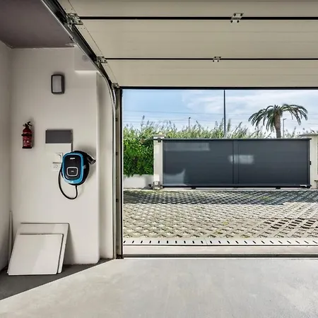 Villa Private Front With Garden And Garage *