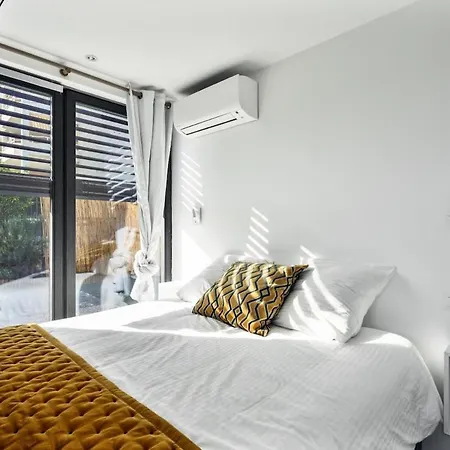 Private Front With Garden And Garage Villa Antibes