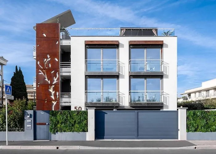 Villa Private Front With Garden And Garage *