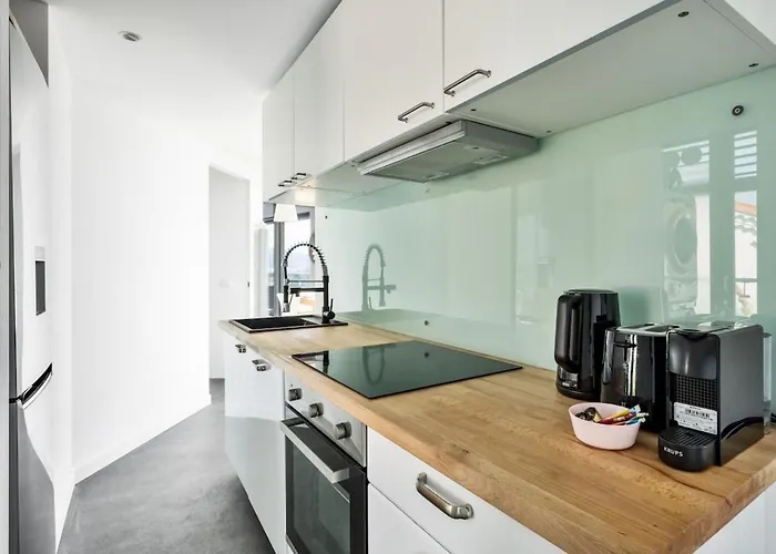 Private Front With Garden And Garage * Antibes