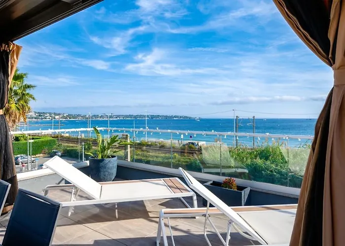 Private Front With Garden And Garage Villa