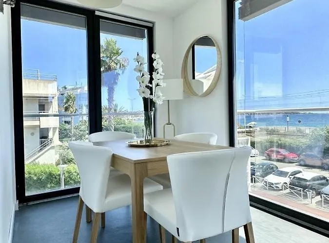 Private Front With Garden And Garage Villa *