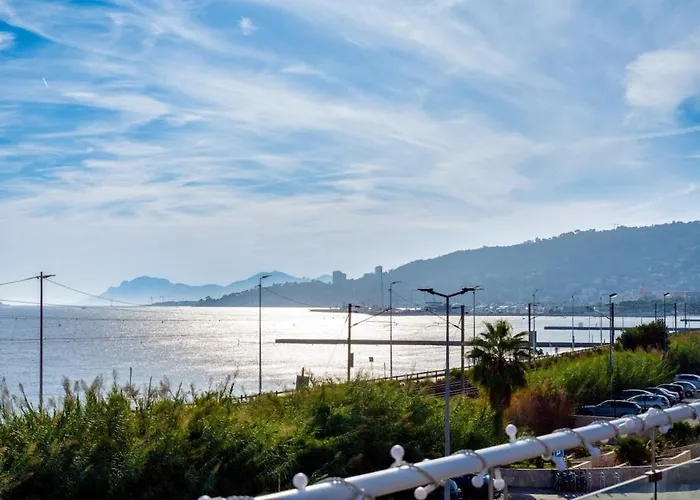 Private Front With Garden And Garage Villa